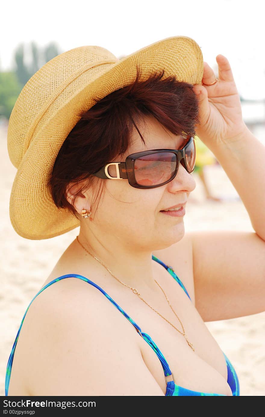 Woman in hat and sunglasses