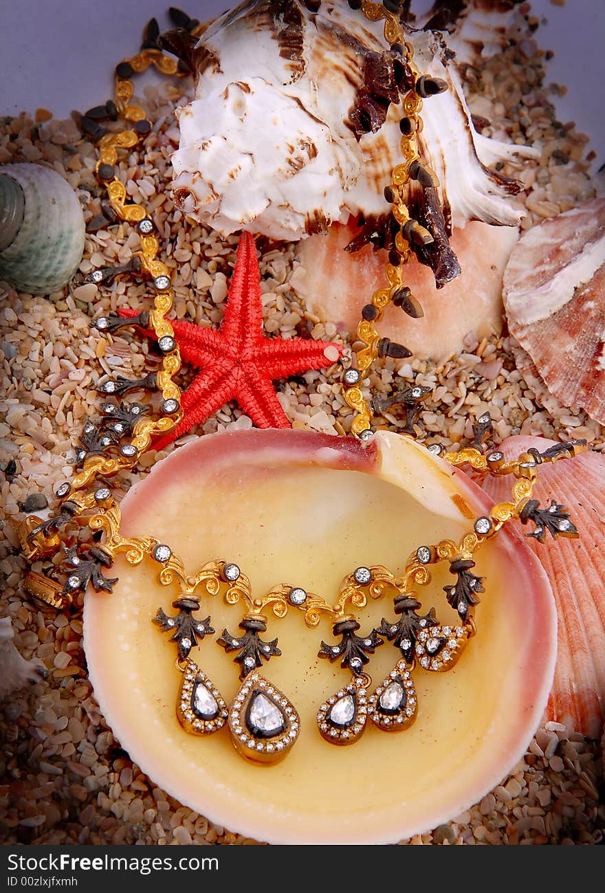 Underwater necklace