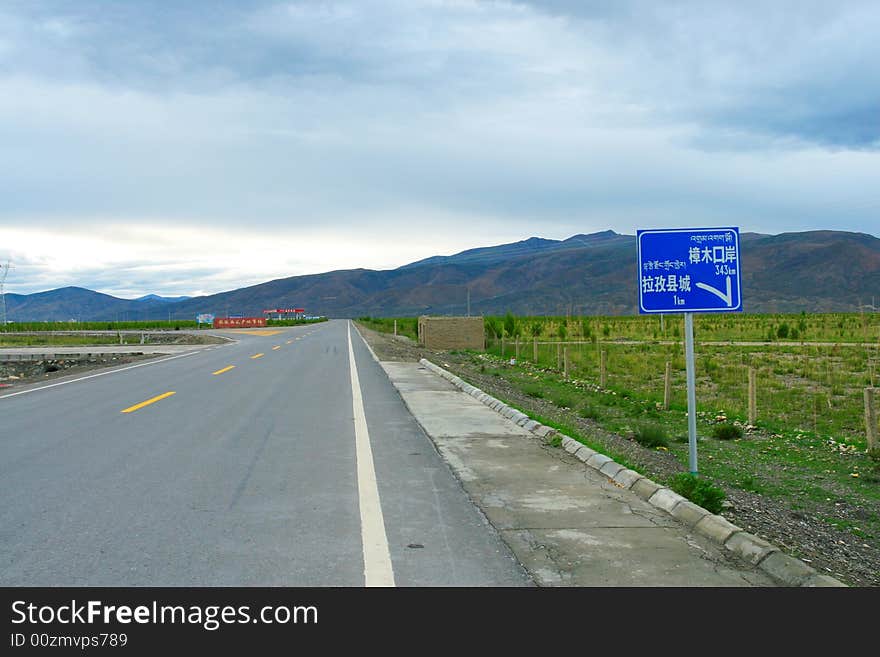 The road of tibet . looks very beautiful .