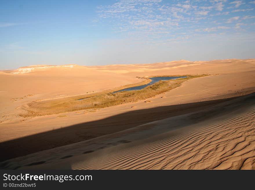 Desert_lake