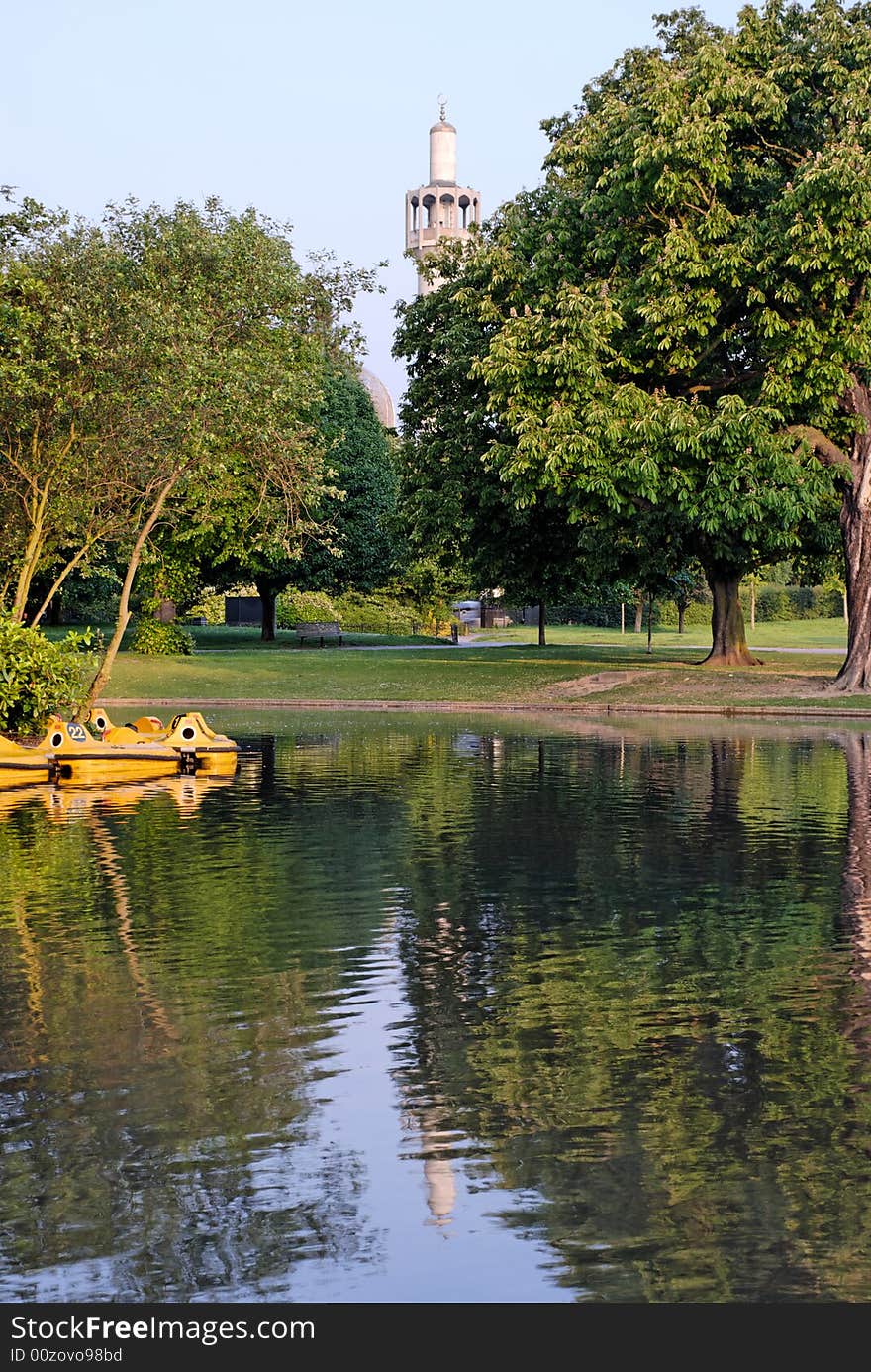 Regent's Park is the largest grass area for sports in Central London and offers a wide variety of activities, as well as an Open Air Theatre, the London Zoo and many cafes and restaurants. Regent's Park is the largest grass area for sports in Central London and offers a wide variety of activities, as well as an Open Air Theatre, the London Zoo and many cafes and restaurants.