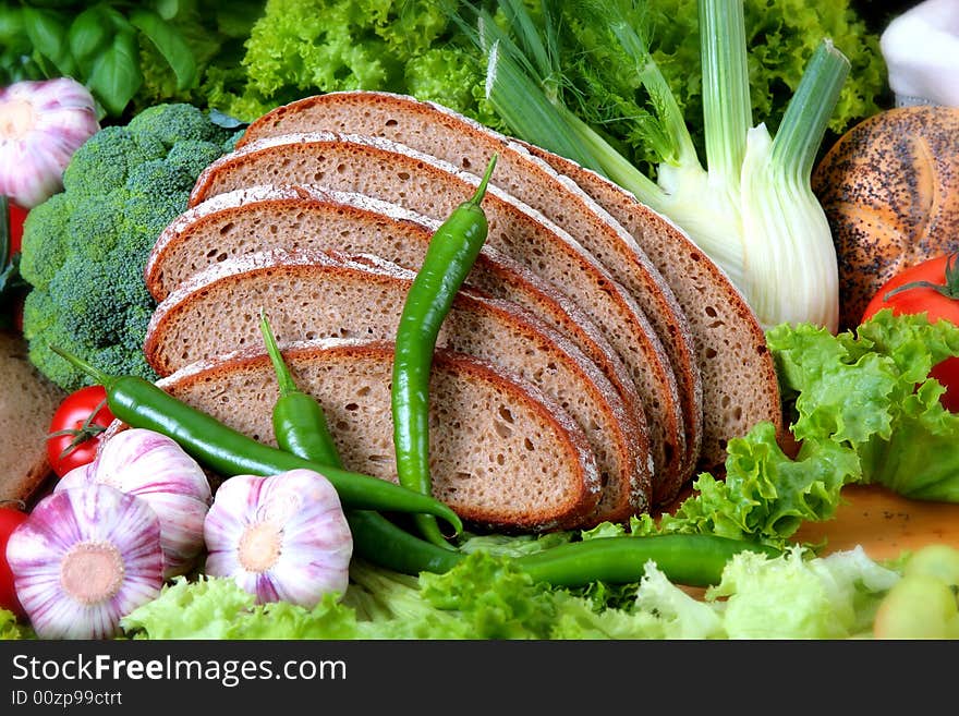 Photo of the wholefood (vegetables and bread)