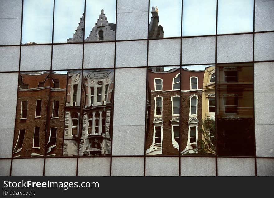 House fronts mirroring