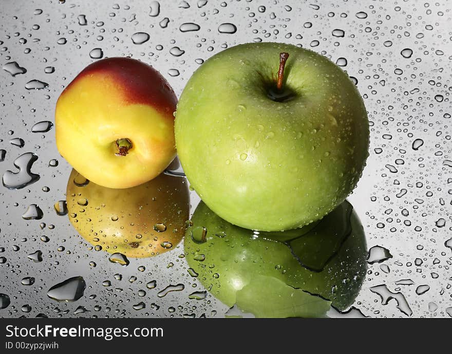 A fresh  apples with water drops