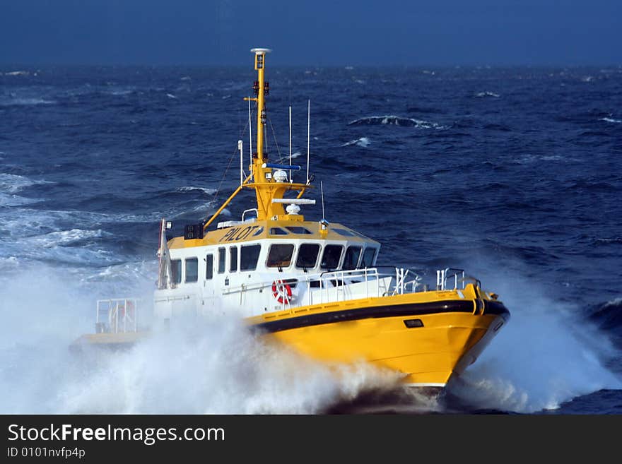 Pilot speed boat on a agitated sea