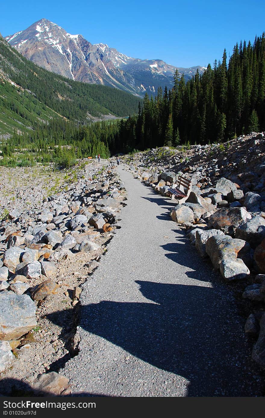 Hiking trail on the ridge of Mount Edith Cavell. Hiking trail on the ridge of Mount Edith Cavell