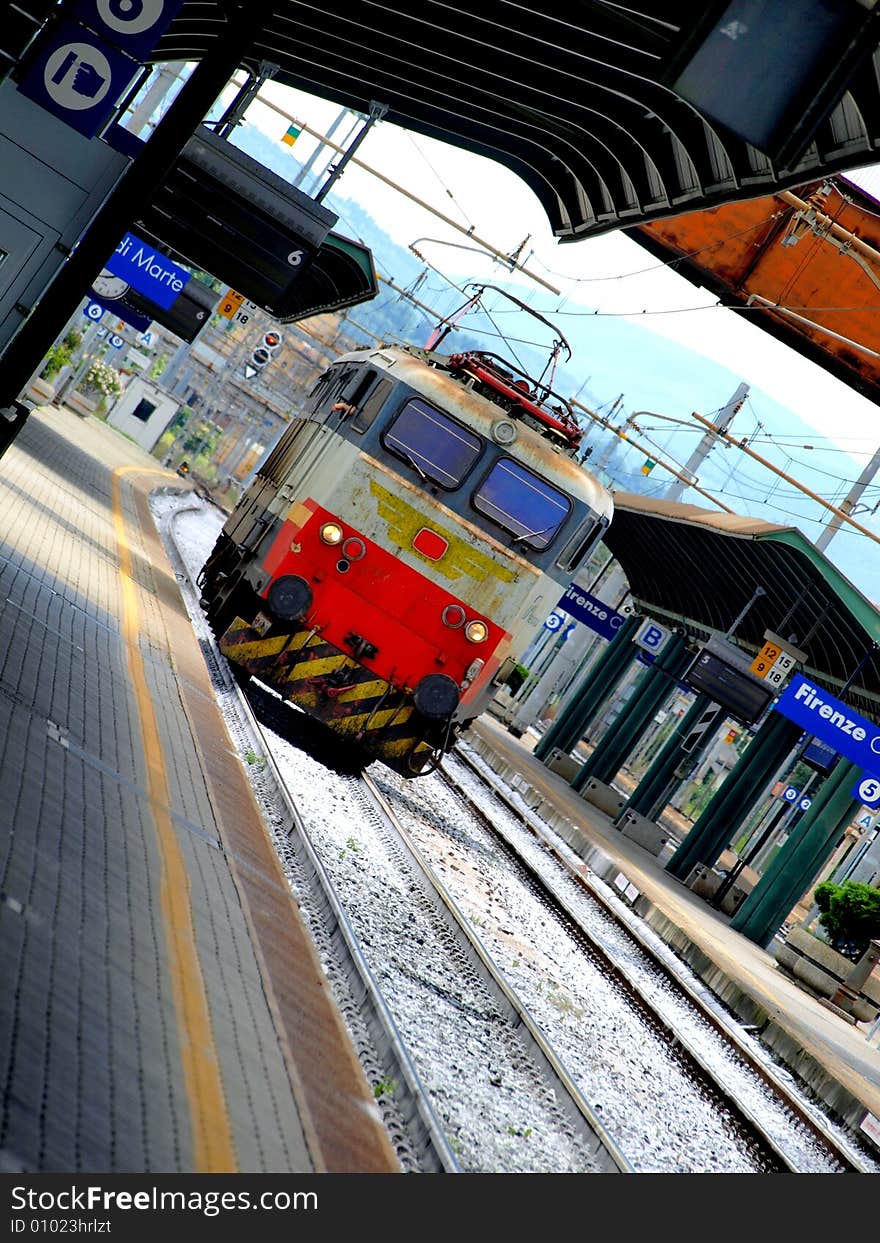 An original shot of a locomotive that arrives in station