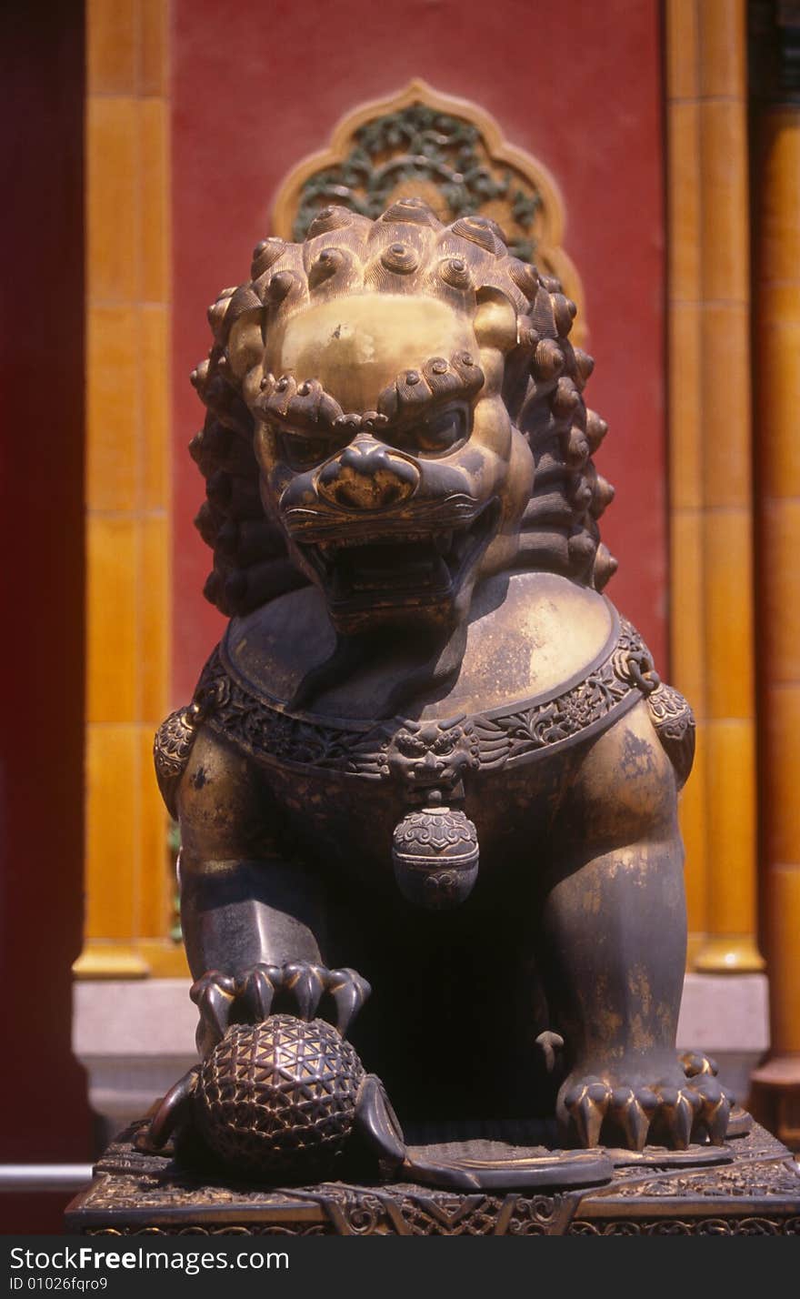 Forbidden City statue