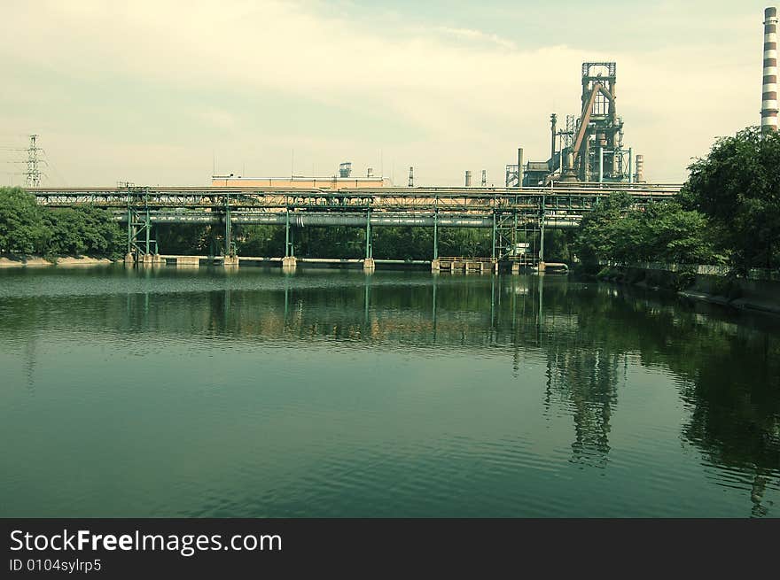 Beijing Steel Plant is located in in the Beijing west Shi Jing Shan District , the entire factory resembles one iron and steel city