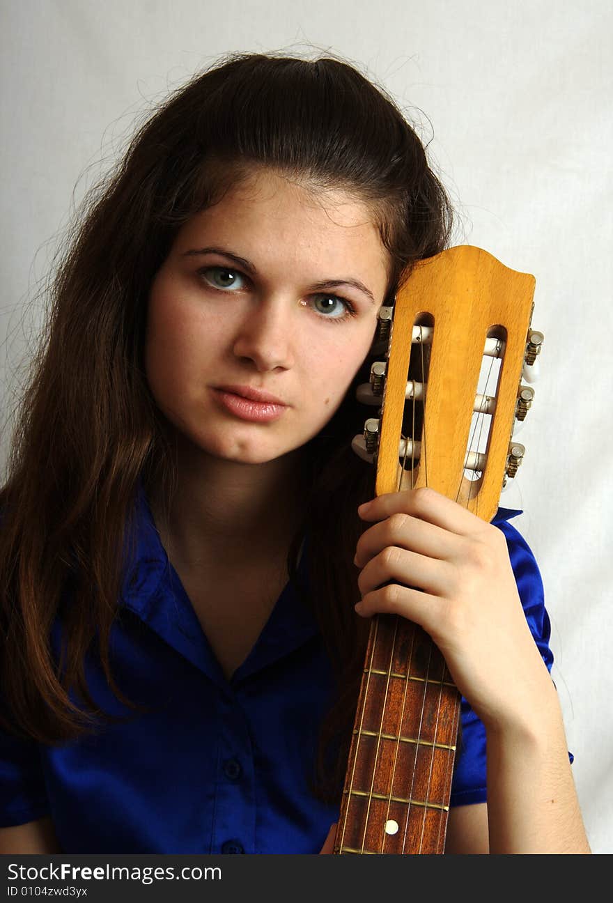 Young girl with guitar looking in the camera