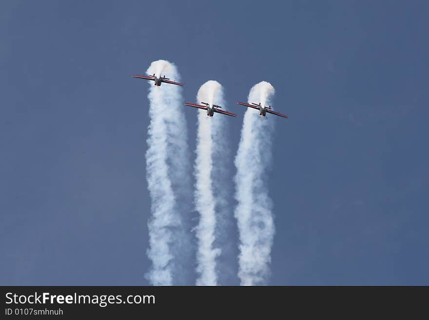 Aircraft looping with smoke trails