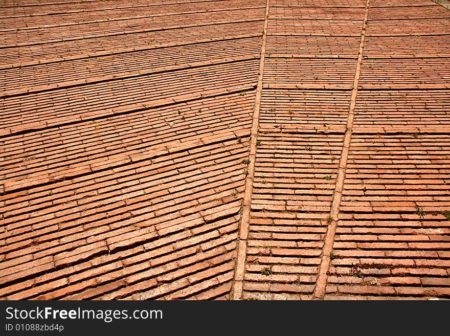 Brick floor composition with concentric geometric lines