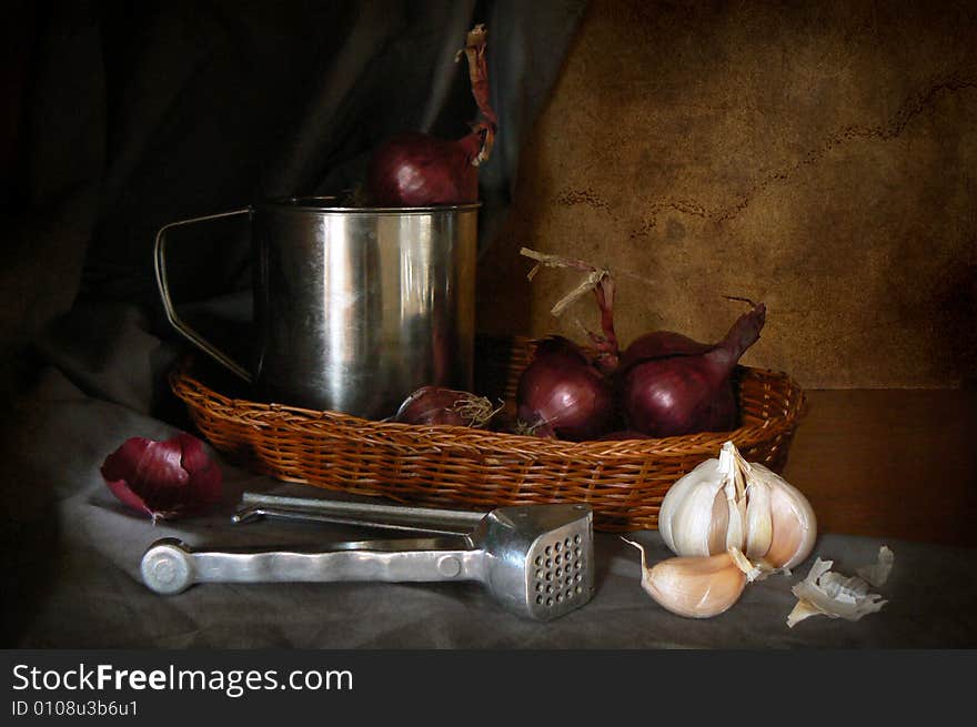 Red onions and garlic press