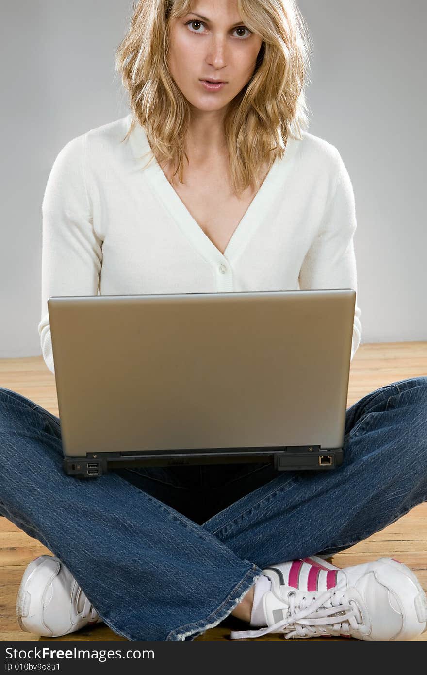 Prettygirl with laptop computer