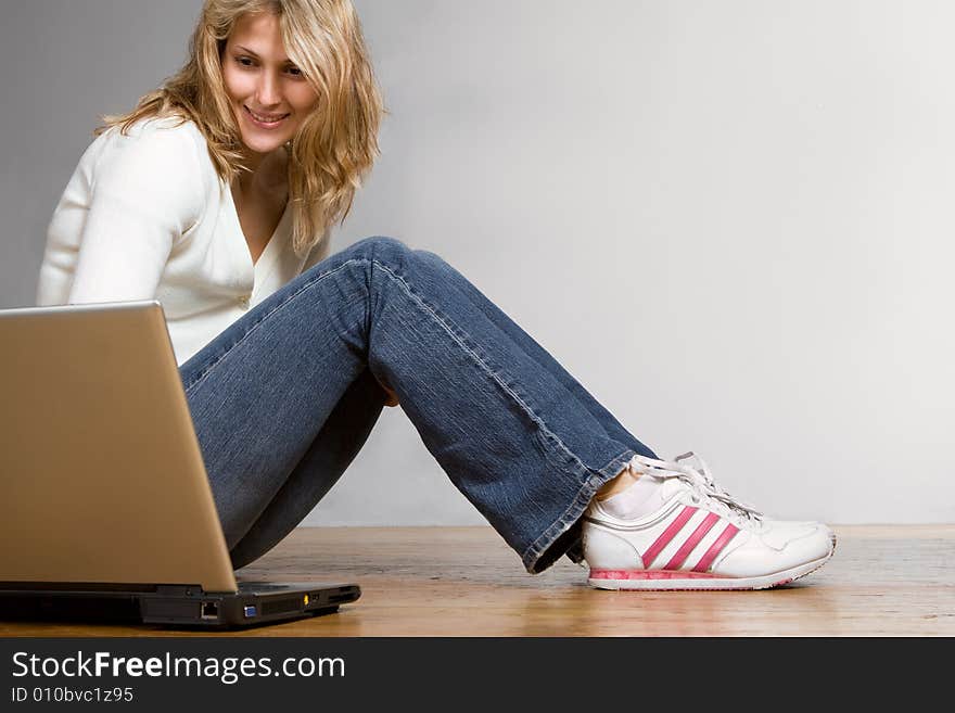 Prettygirl with laptop computer