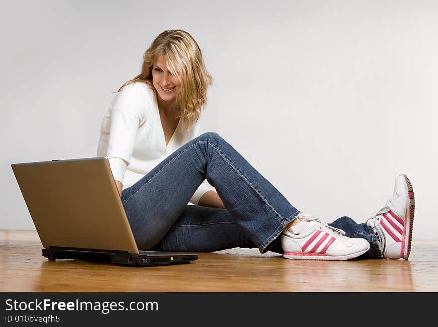 Prettygirl with laptop computer