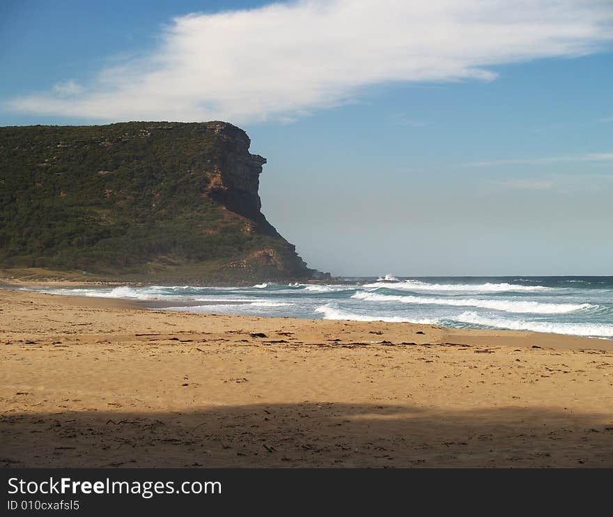 Sandstone rock and ocean in national park close to Sydney