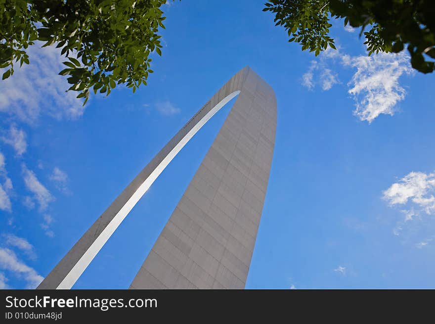 An interesting view of the St. Louis Arch - Gateway to the West - the Jefferson National Expansion Memorial (U.S. National Park Service). An interesting view of the St. Louis Arch - Gateway to the West - the Jefferson National Expansion Memorial (U.S. National Park Service)