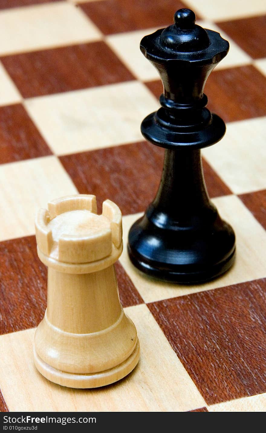 Chess - rook and queen on the board