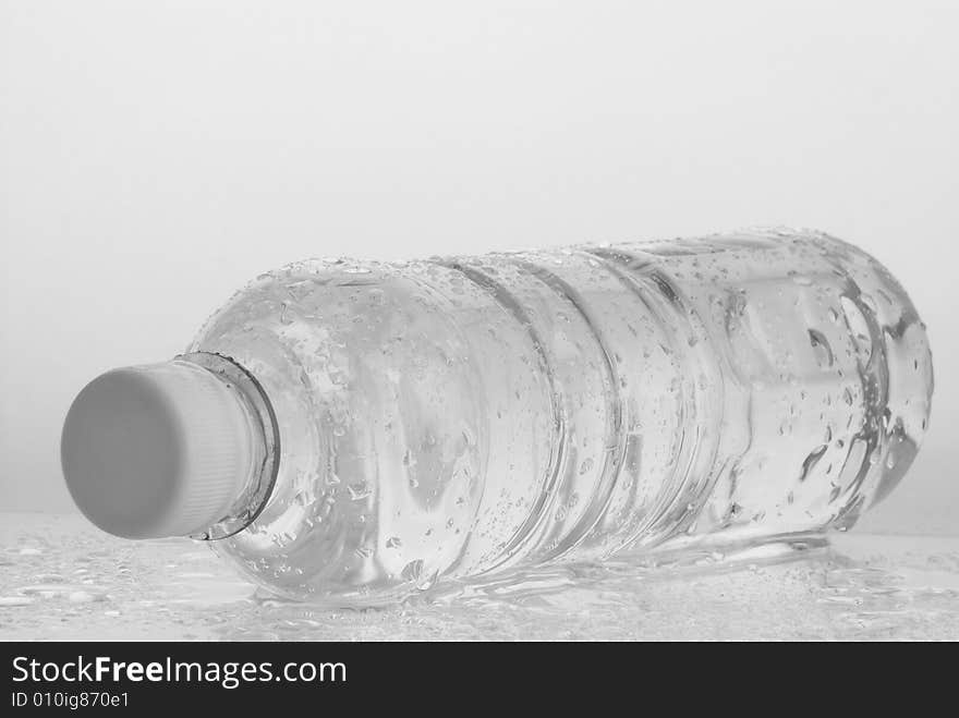 Refreshing water bottle lie down