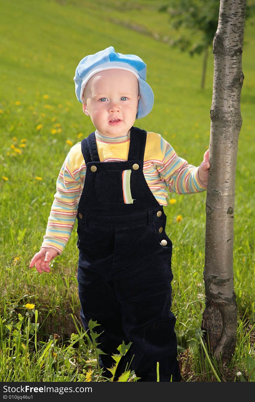 The portrait child near tree