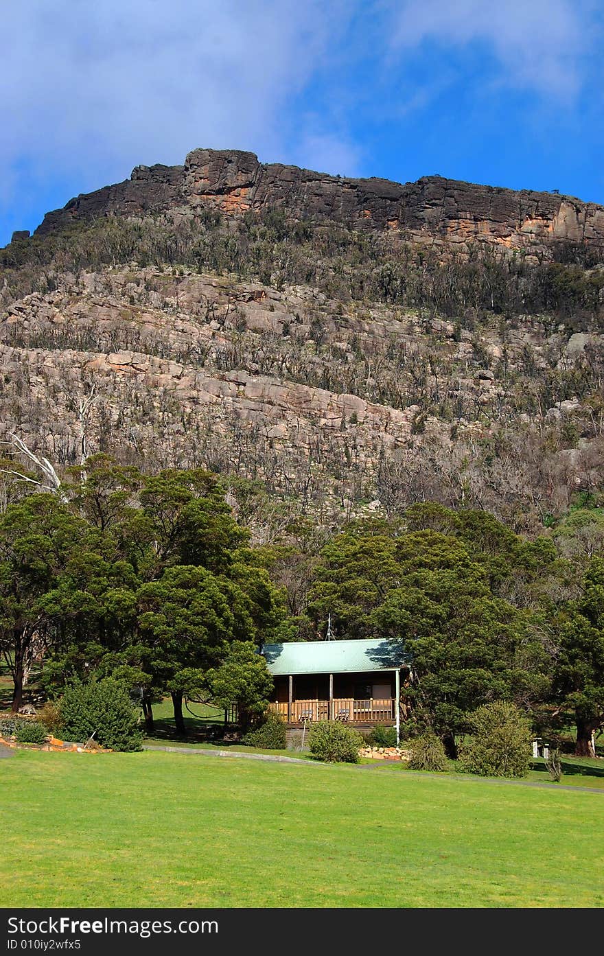 Holiday house at the bottom of a mountain in the Grampians, Victoria, Australia. Holiday house at the bottom of a mountain in the Grampians, Victoria, Australia