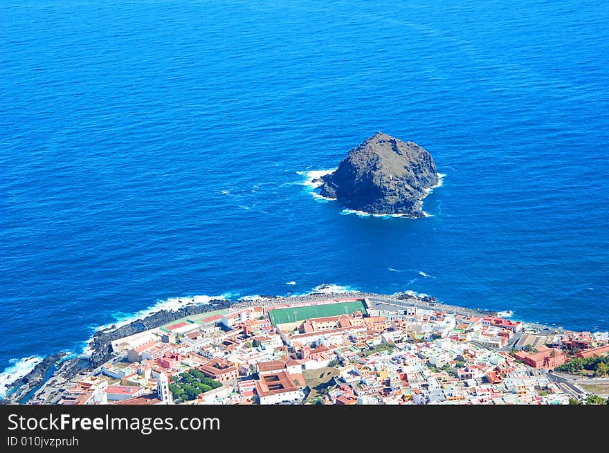 City, sea & cliff