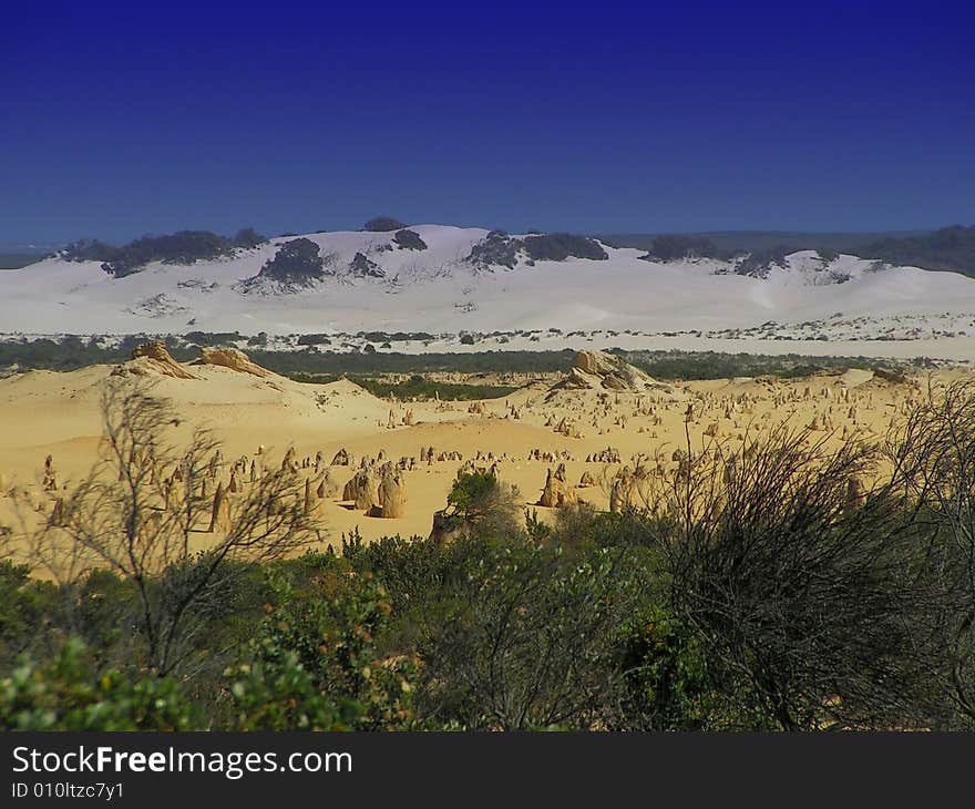 Overview over The Pinnacles, Western Australias most popular tourist attraction