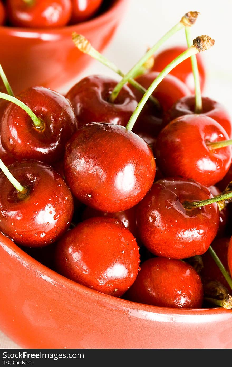 Close-up of fresh cherry in bowl