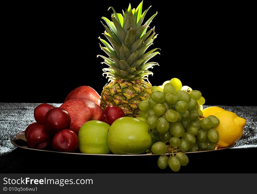 Still-life of fresh fruits salve