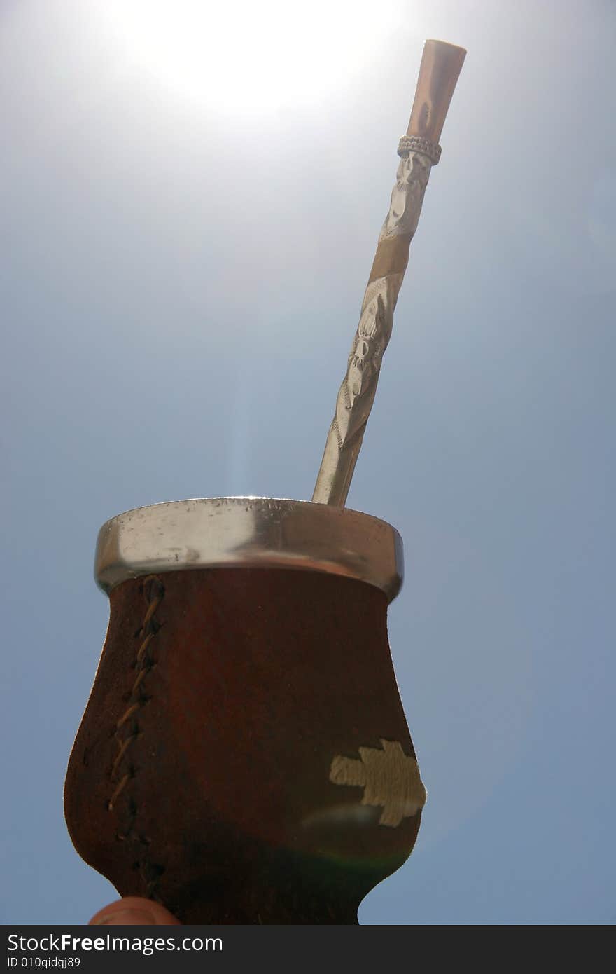 A mate ready to drink under the sun. A mate ready to drink under the sun