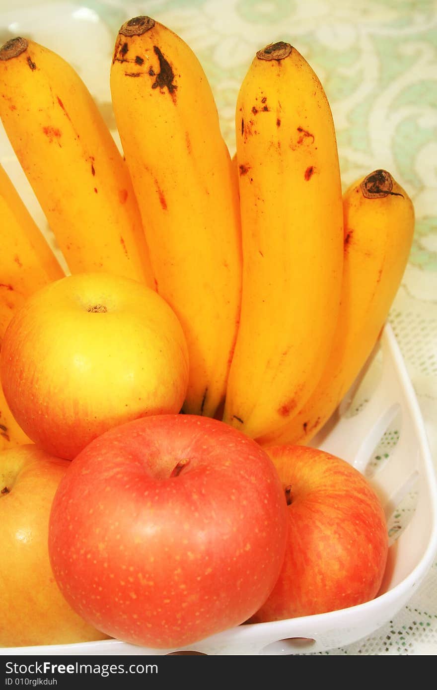 Table fruits consisting of apples and bananas