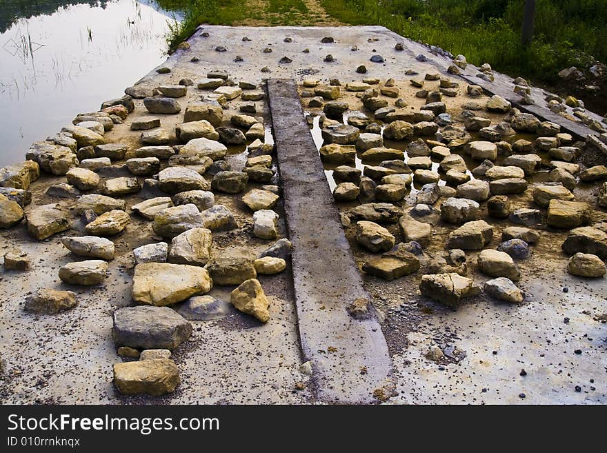 The site showed a picture of a rock covered with a section of rural road. The site showed a picture of a rock covered with a section of rural road