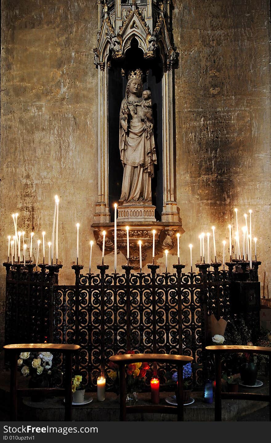 France, Paris:The Benedictine Abbey of Saint Germain des pres was founded by the merovingian king Childebert I in the 6th century. View of the altar