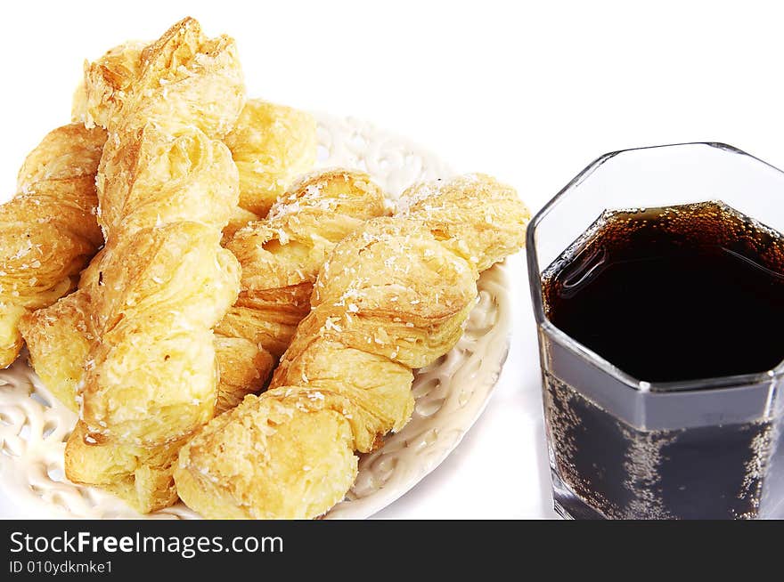 Fresh puff rolls on a plate and a cool drink