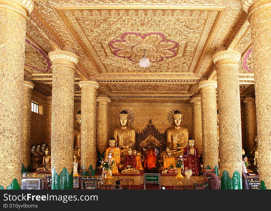 Gold temple in Rangoon (Myanmar)