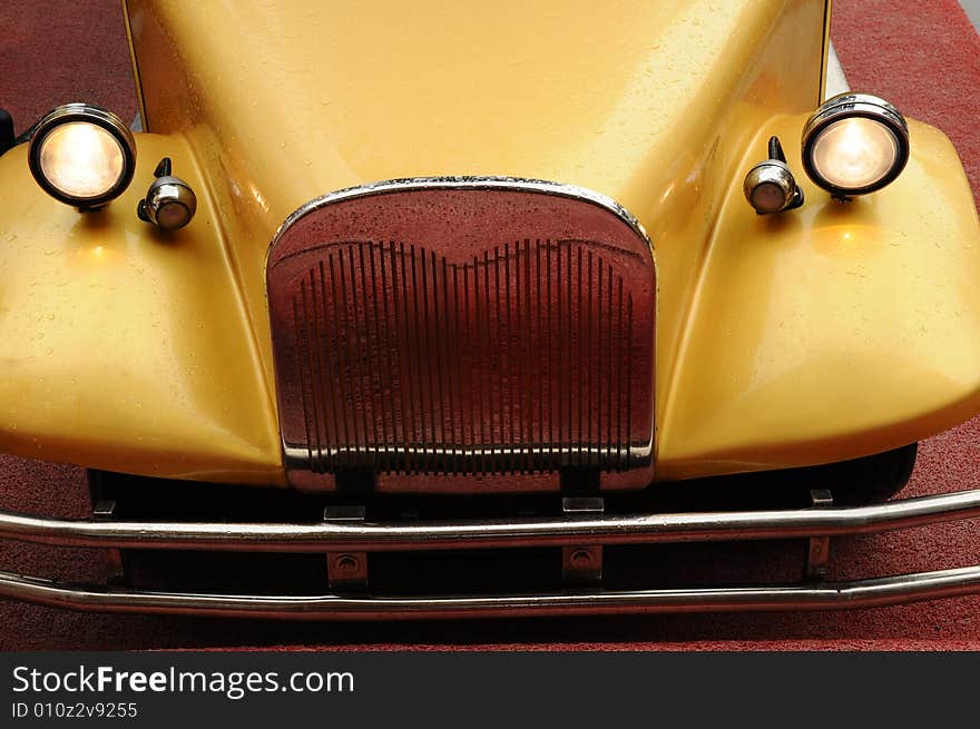 The head of  a golden antiqued car. The head of  a golden antiqued car.