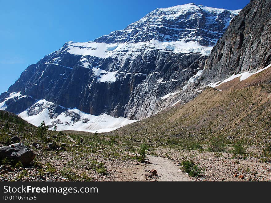 Hiking trail on the ridge of Mount Edith Cavell. Hiking trail on the ridge of Mount Edith Cavell