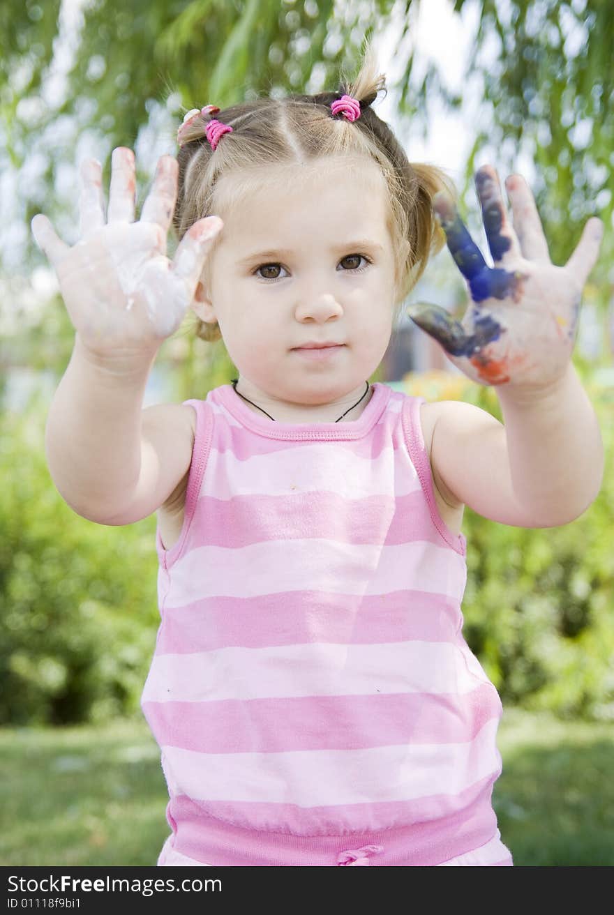 Hand's little girl in paints