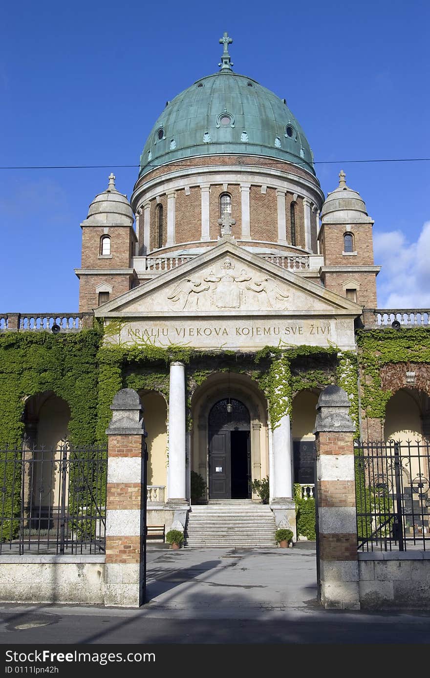 Soon after the opening of the cemetery Mirogoj 1879 the architect Herman Bollé begin the construction of magnificent arcades which were finished in 1917. In that period the construction of arcades was finished but not the portal and chapel which connect southern and northern arcades. Soon after the opening of the cemetery Mirogoj 1879 the architect Herman Bollé begin the construction of magnificent arcades which were finished in 1917. In that period the construction of arcades was finished but not the portal and chapel which connect southern and northern arcades.