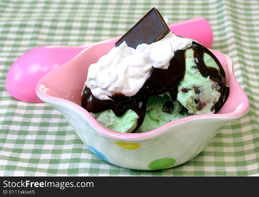 Mint Chocolate Chip Sundae