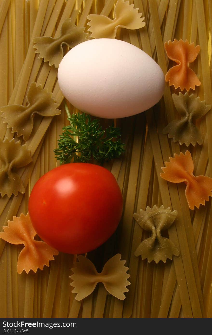 Fettuccine with egg and tomato