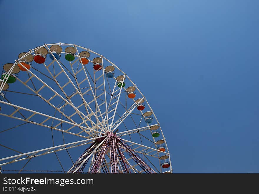 The survey wheel in play park atraktsion in superlend