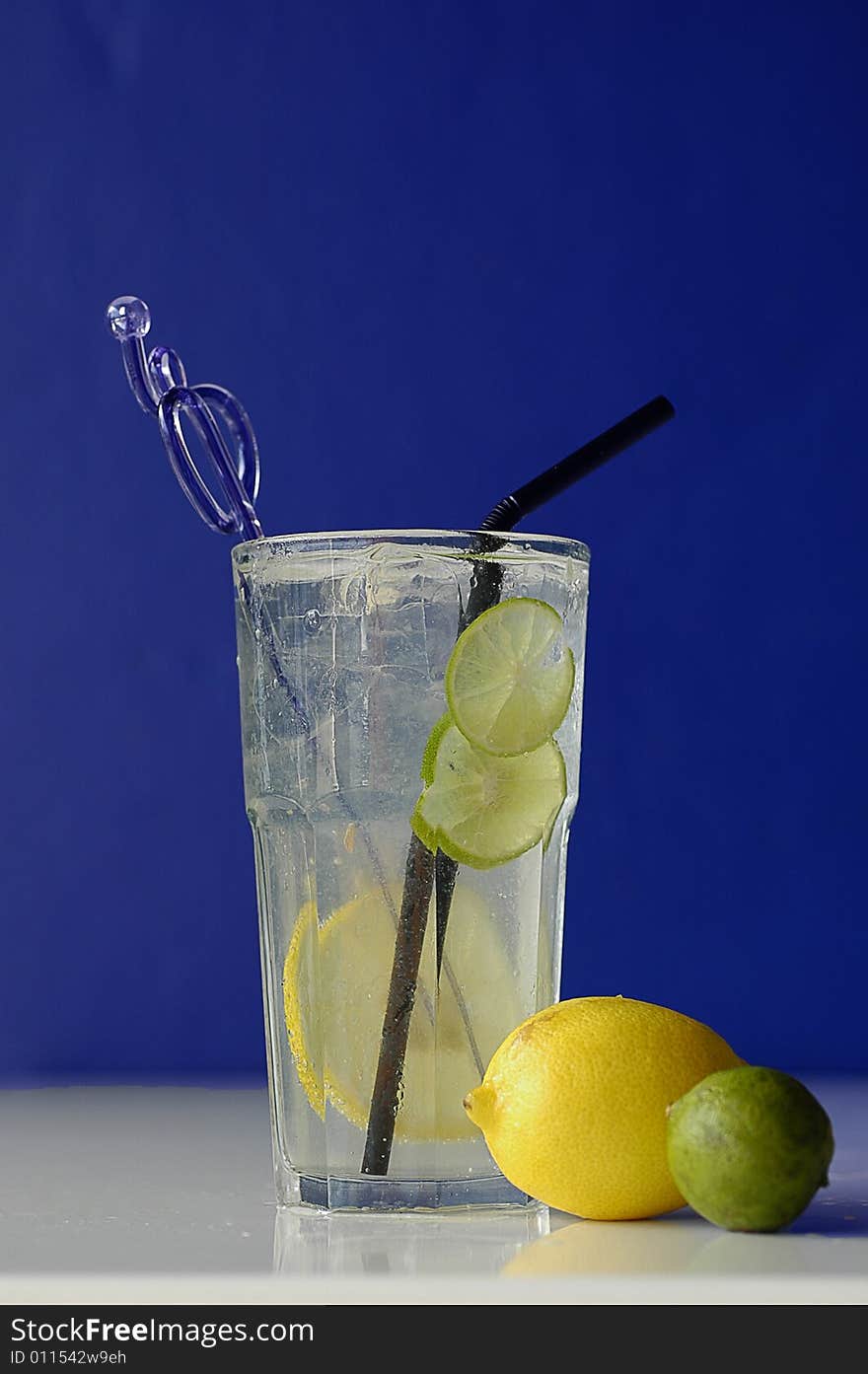 Ice lime juice with lemon