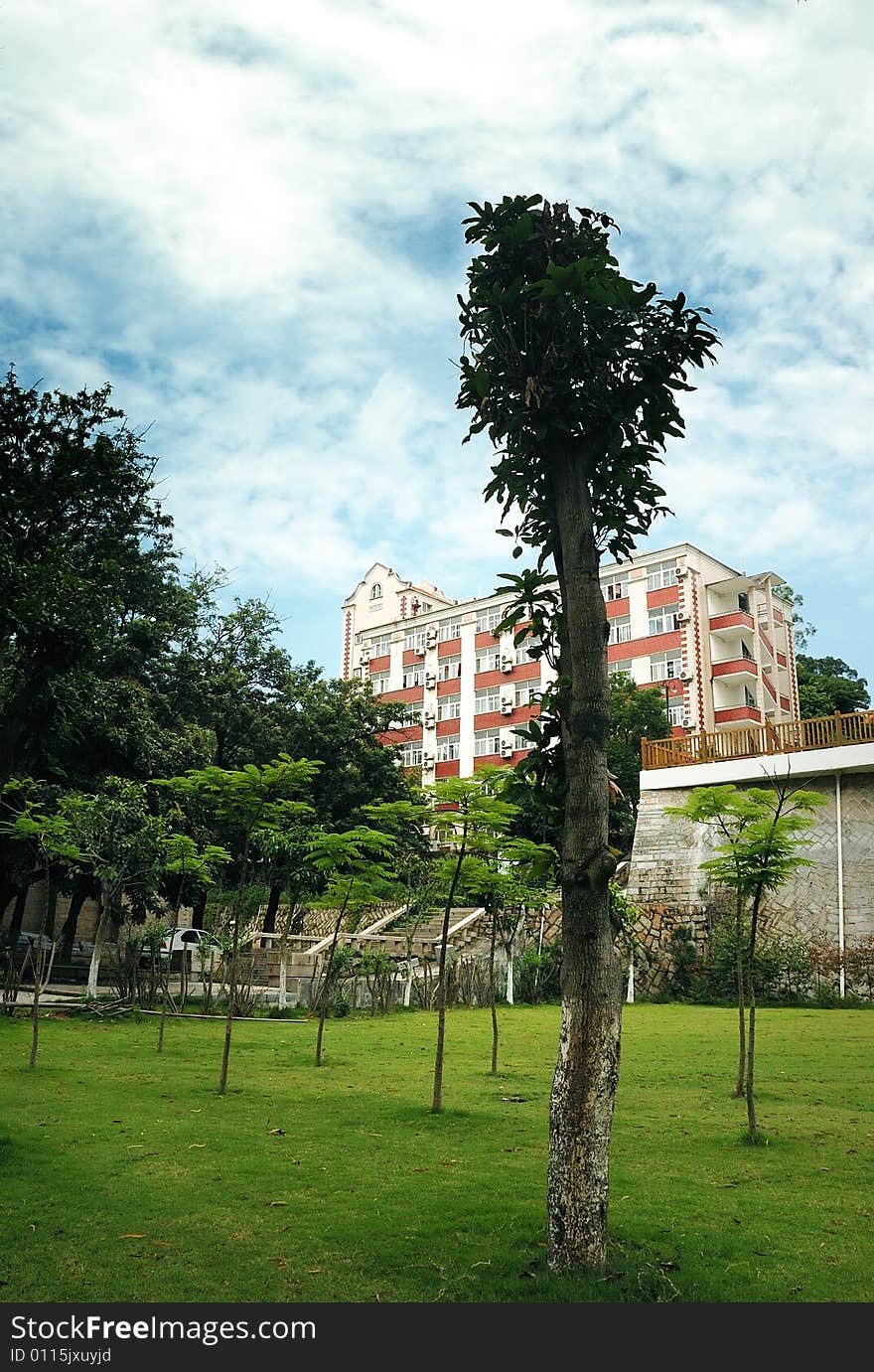 Xiamen University is famous for its beautiful campus. Xiamen University is famous for its beautiful campus.