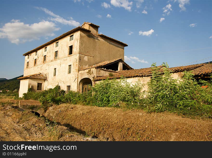 Photo of an ancient house in the umbria country