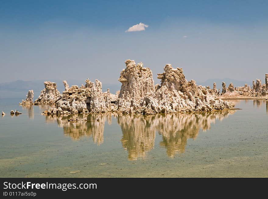 Tufa rock formation - Mono lake, California