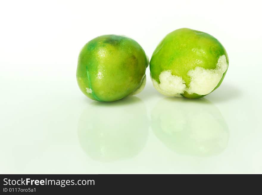 Wasabi Coated Green Peas