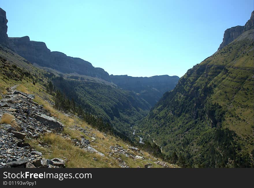 Since the Faixa Pelaia you can see the canyon that goes to the prairie. Since the Faixa Pelaia you can see the canyon that goes to the prairie.