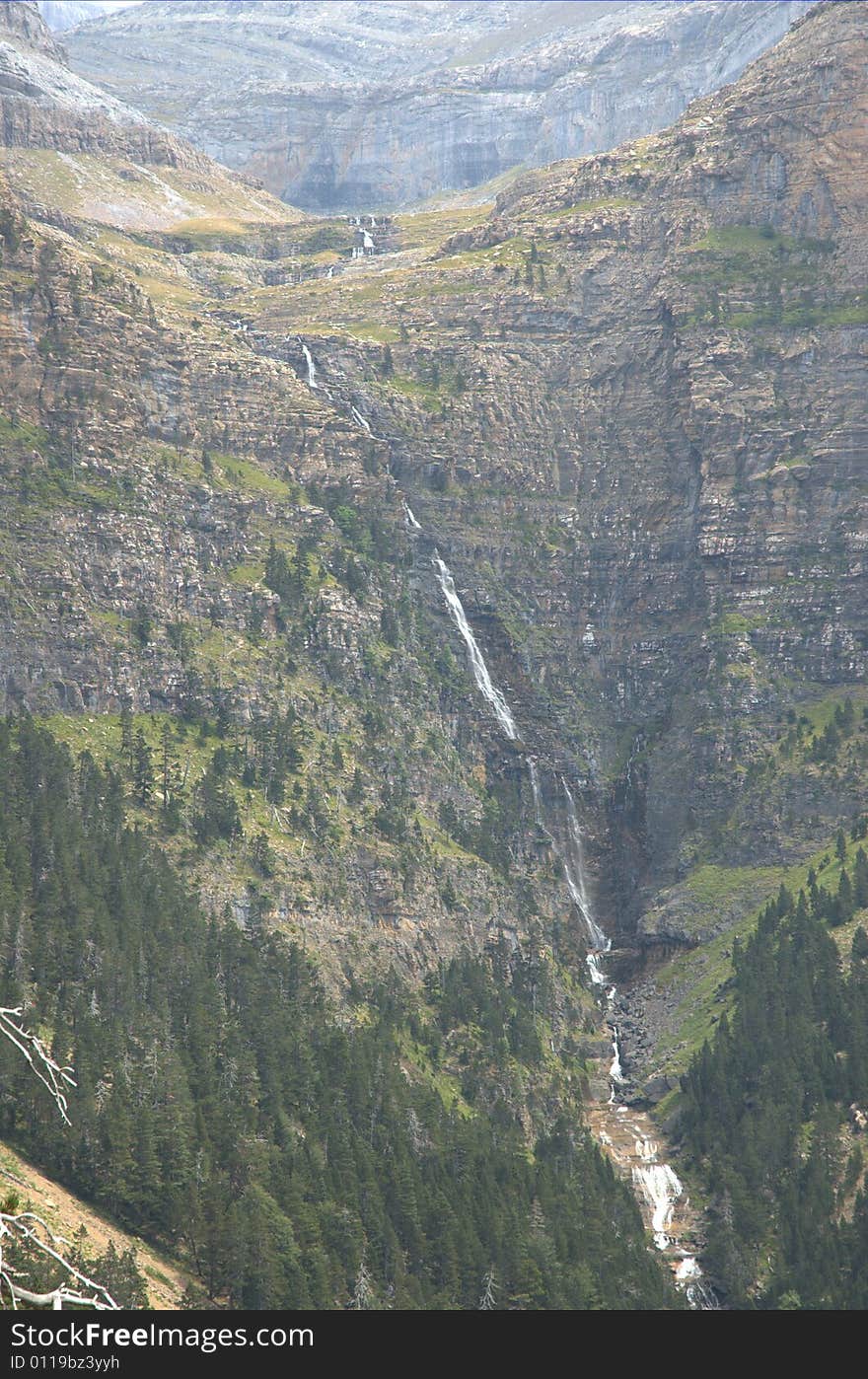 View of the cascade cotatuero.